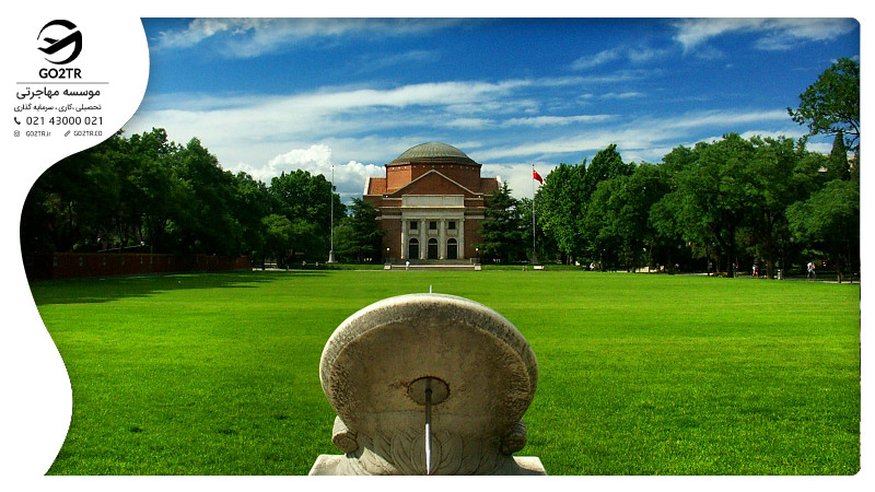 نمایی از دانشگاه چینهوا در این تصویر نمایش داده شده است. دانشگاه های برتر چین